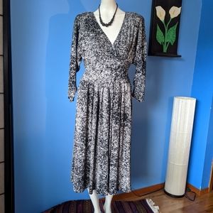 80s does 50s black/white swing dress with pockets